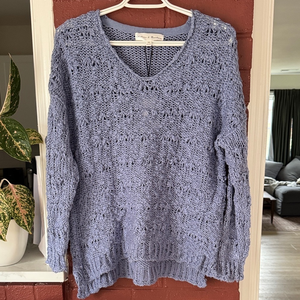 Chelsea & Theodore Blue V-Neck Knit Sweater XS